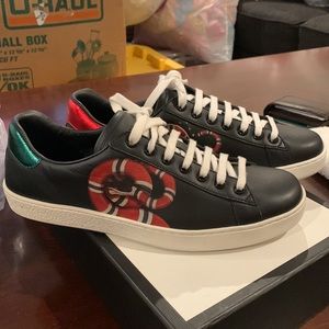 Gucci Mens Black Ace Red Snake Low Top Shoes. Mens Size 7 US. Gucci size 6.5.